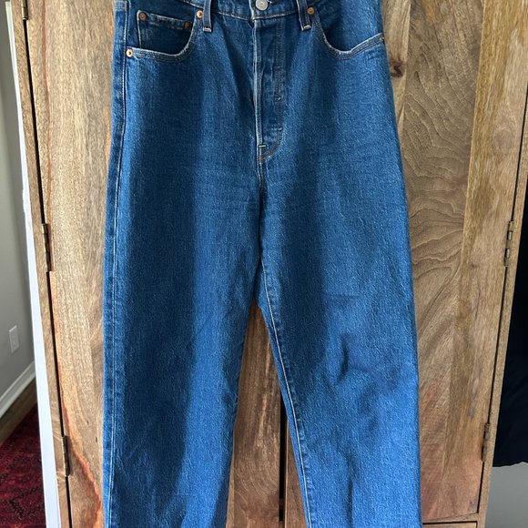 Levi's Ribcage Straight Ankle Jeans - Picture 3 of 6